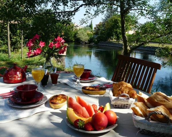 Mas Le Pont Des Aubes Bed & Breakfast ลีล-ซูร์-ลา-ซอร์ก ภายนอก รูปภาพ