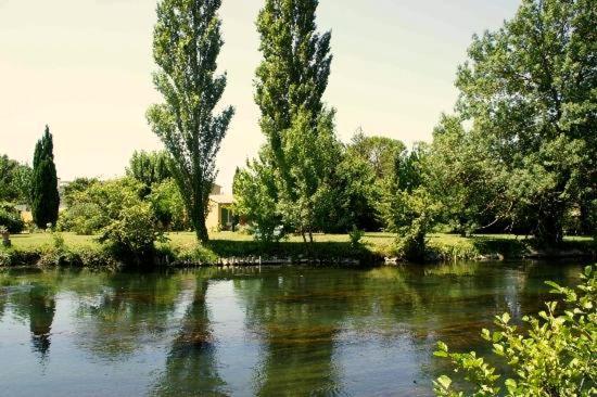 Mas Le Pont Des Aubes Bed & Breakfast ลีล-ซูร์-ลา-ซอร์ก ภายนอก รูปภาพ