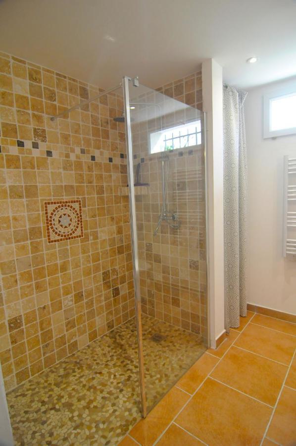 Mas Le Pont Des Aubes Bed & Breakfast ลีล-ซูร์-ลา-ซอร์ก ภายนอก รูปภาพ
