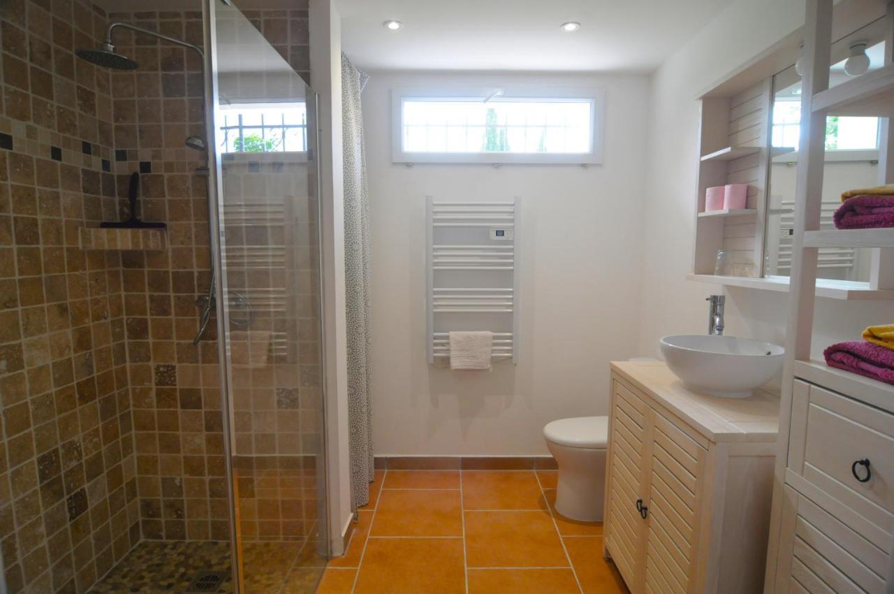 Mas Le Pont Des Aubes Bed & Breakfast ลีล-ซูร์-ลา-ซอร์ก ภายนอก รูปภาพ