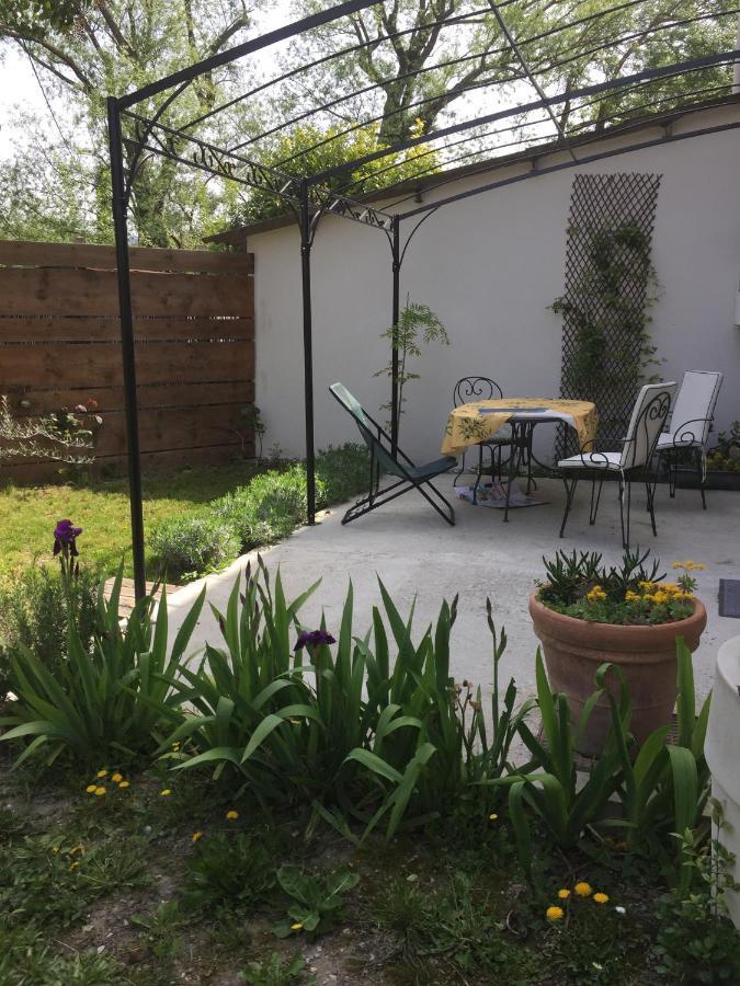Mas Le Pont Des Aubes Bed & Breakfast ลีล-ซูร์-ลา-ซอร์ก ภายนอก รูปภาพ
