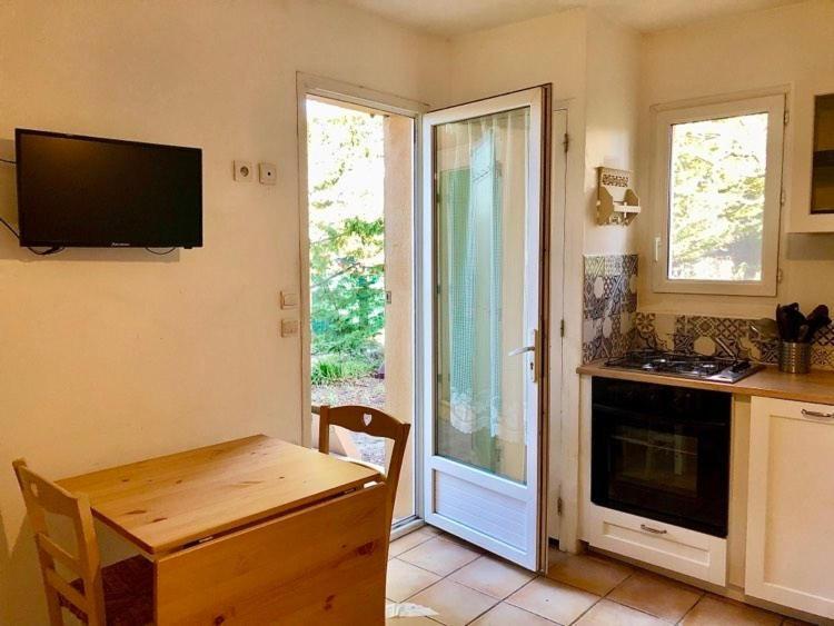 Mas Le Pont Des Aubes Bed & Breakfast ลีล-ซูร์-ลา-ซอร์ก ภายนอก รูปภาพ