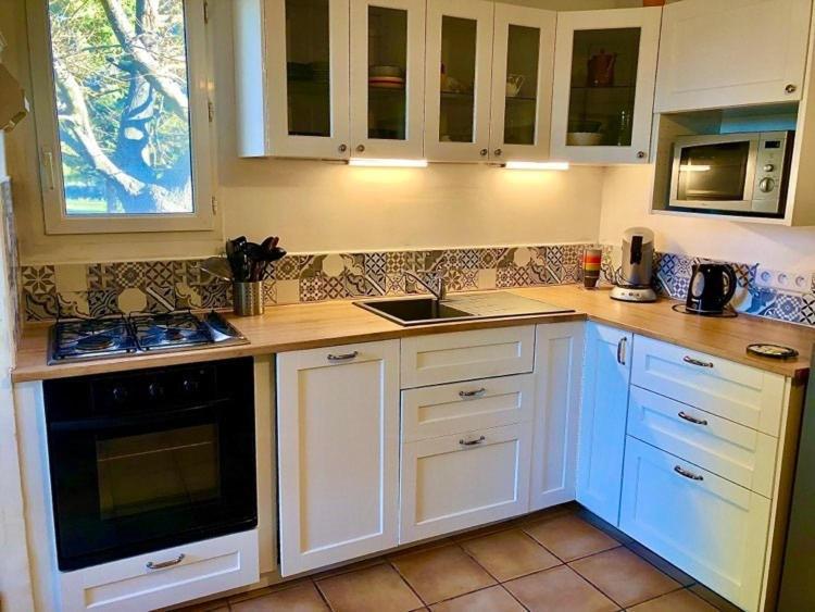 Mas Le Pont Des Aubes Bed & Breakfast ลีล-ซูร์-ลา-ซอร์ก ภายนอก รูปภาพ