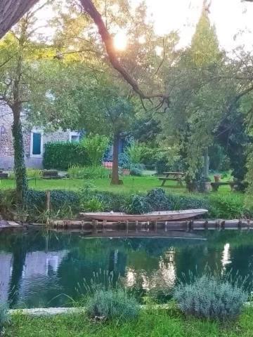 Mas Le Pont Des Aubes Bed & Breakfast ลีล-ซูร์-ลา-ซอร์ก ภายนอก รูปภาพ
