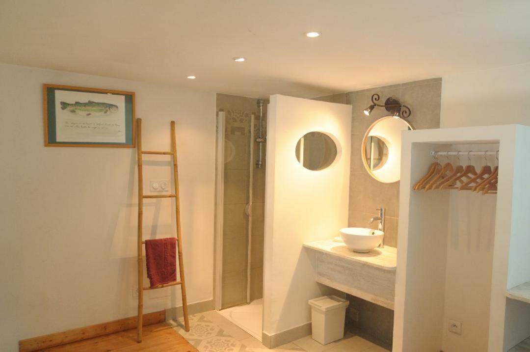 Mas Le Pont Des Aubes Bed & Breakfast ลีล-ซูร์-ลา-ซอร์ก ภายนอก รูปภาพ