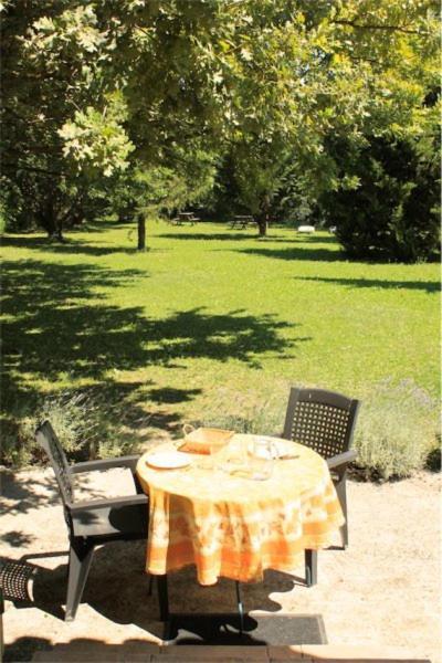 Mas Le Pont Des Aubes Bed & Breakfast ลีล-ซูร์-ลา-ซอร์ก ภายนอก รูปภาพ
